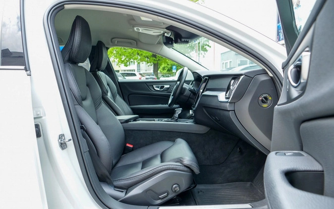 Volvo V60 Cross Country cena 144900 przebieg: 96700, rok produkcji 2020 z Słupsk małe 436